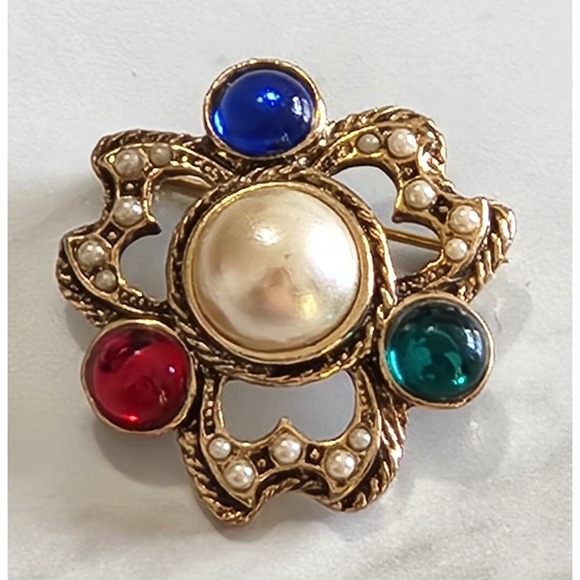 The Unbranded Brand Jewelry - Vintage Faux Cabochon Pearl, Emerald, Ruby, & Sapphire Gold Tone Brooch